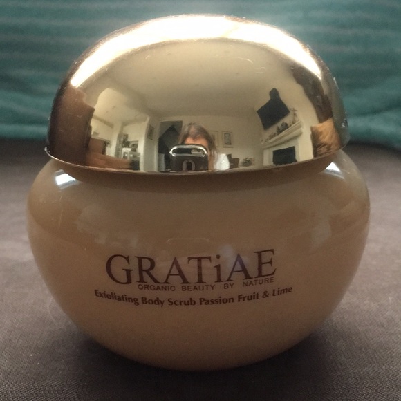 GRATiAE Organic Exfoliating Body Scrub Passion Fruit & Lime 10.5 Oz. - Picture 5 of 9
